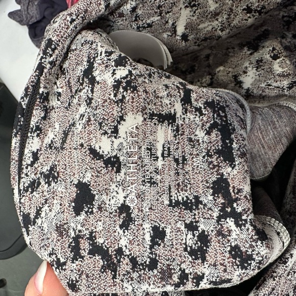 Athleta Lation Textured 7/8 Tight Black Cream Patterned Leggings - Picture 4 of 5